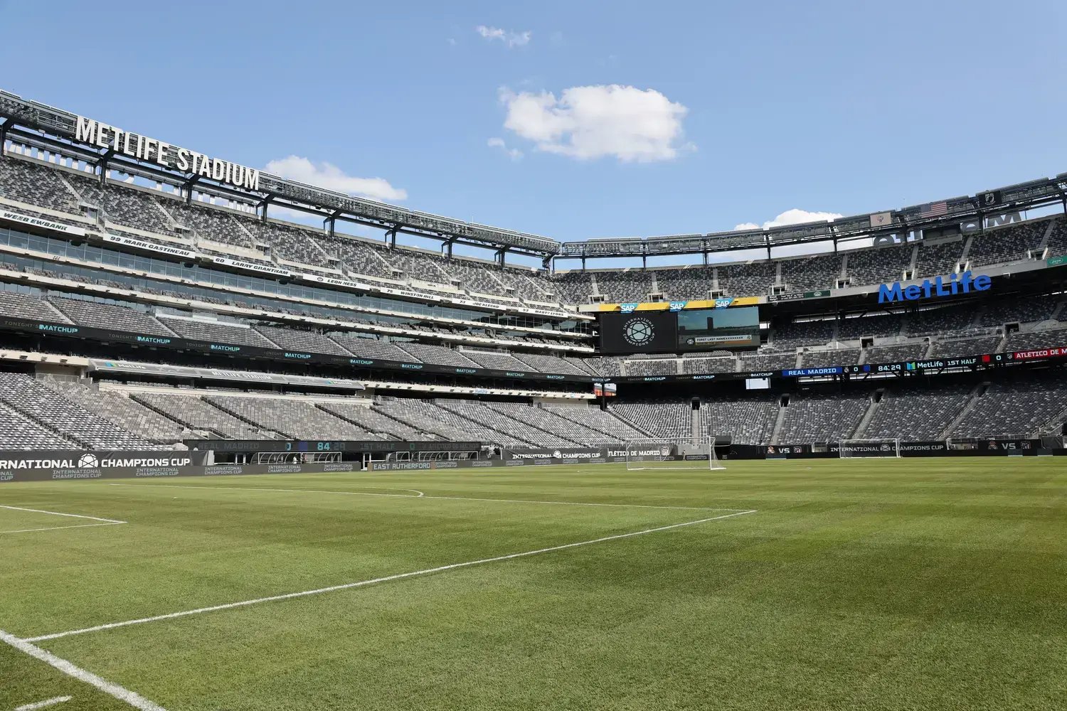 MetLife Stadium - Image by Leonard Zhukovsky  Shutterstock.com