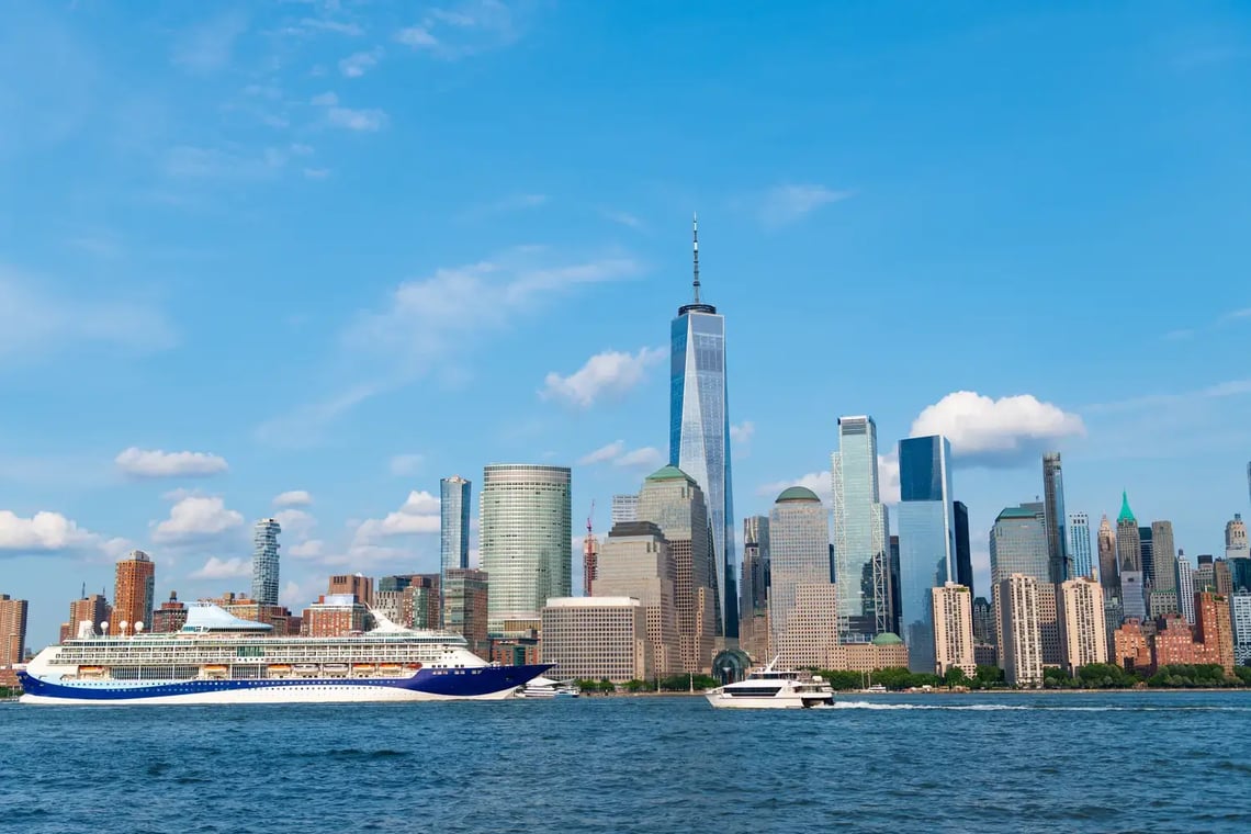 Hudson River cruises - Image by Just dance / Shutterstock.com
