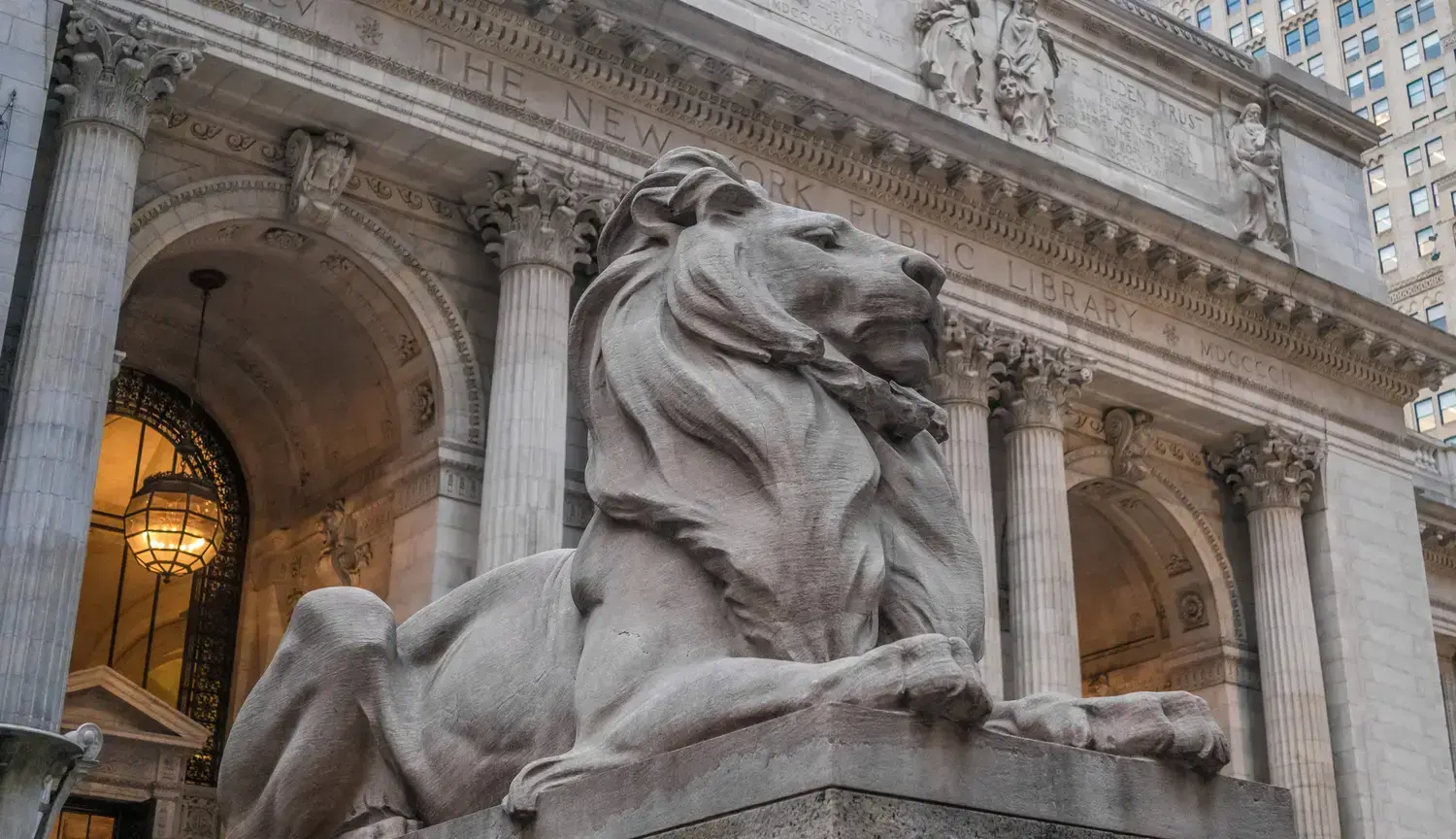 Hotels close to New York Public Library - Image by LouieLea / Shutterstock.com