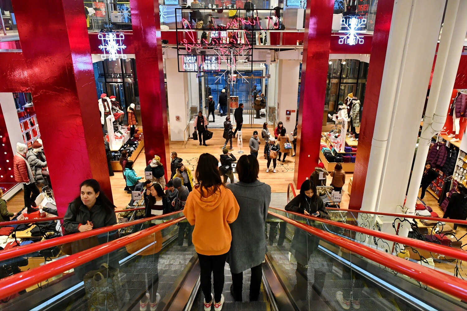 UniQlo 2 - shutterstock credit 1000 Words